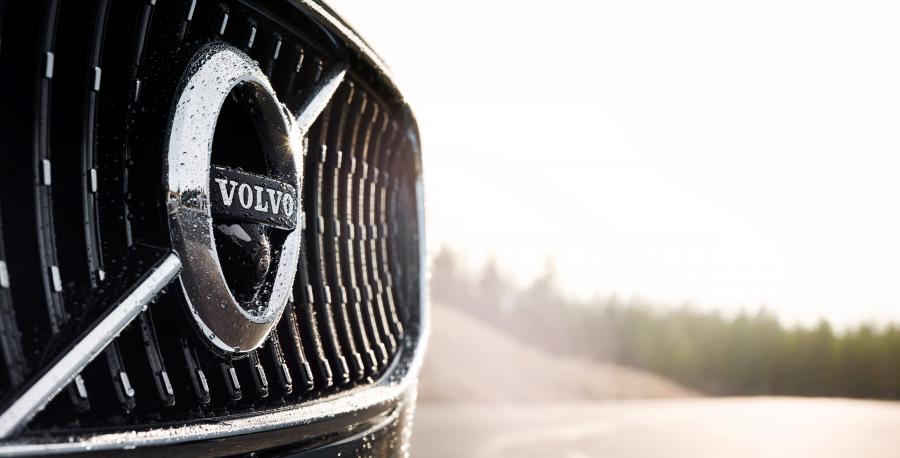 Логотип Volvo V90 T6 Cross Country 2016 года  (фото 35 из 104)